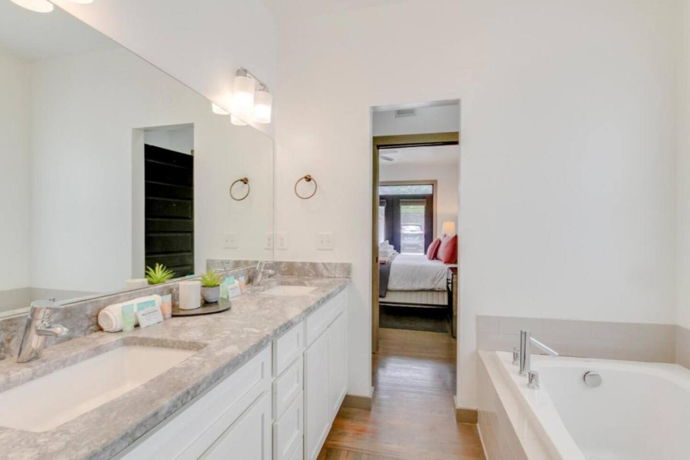 Holiday home Dreamer - Mins To Downtown - 3br 2.5bath