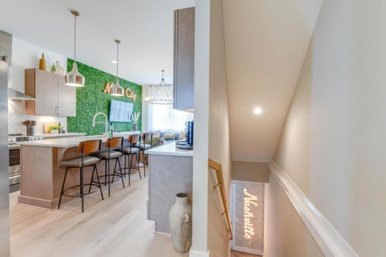 Skyline Serenity Rooftop Patio With Ping Pong Holiday home *