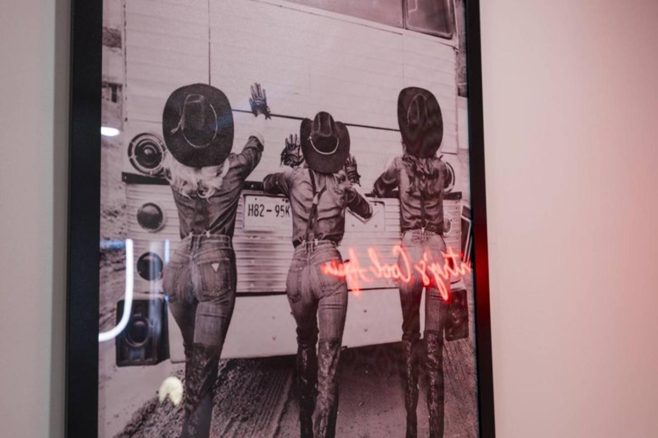 Music Row Country Retreat Balcony And Hot Tub Holiday home *