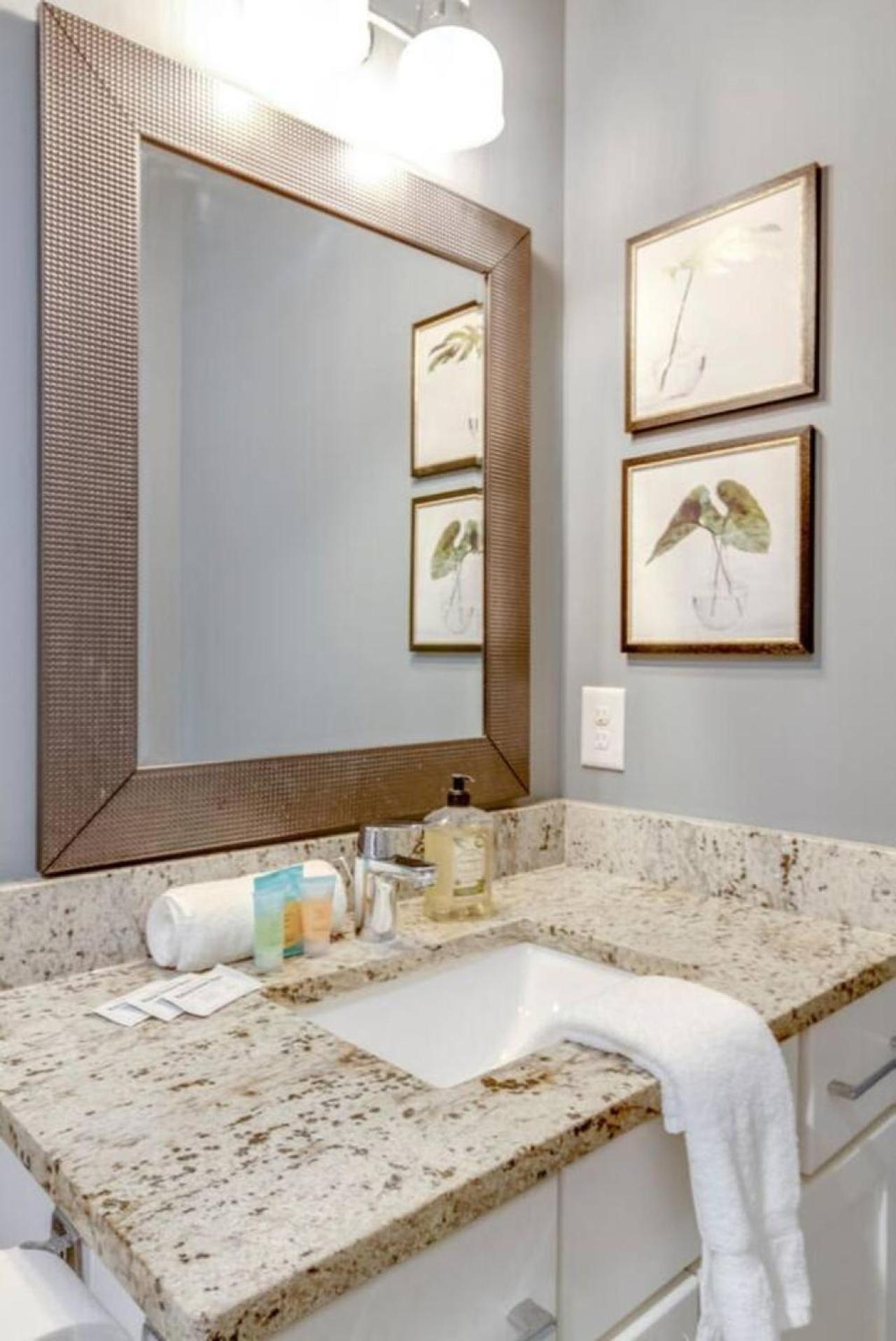 Cleveland Park Charmer- Full Kitchen- Private Yard Holiday home