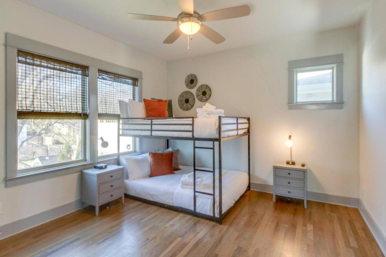 Cleveland Park Charmer- Full Kitchen- Private Yard *