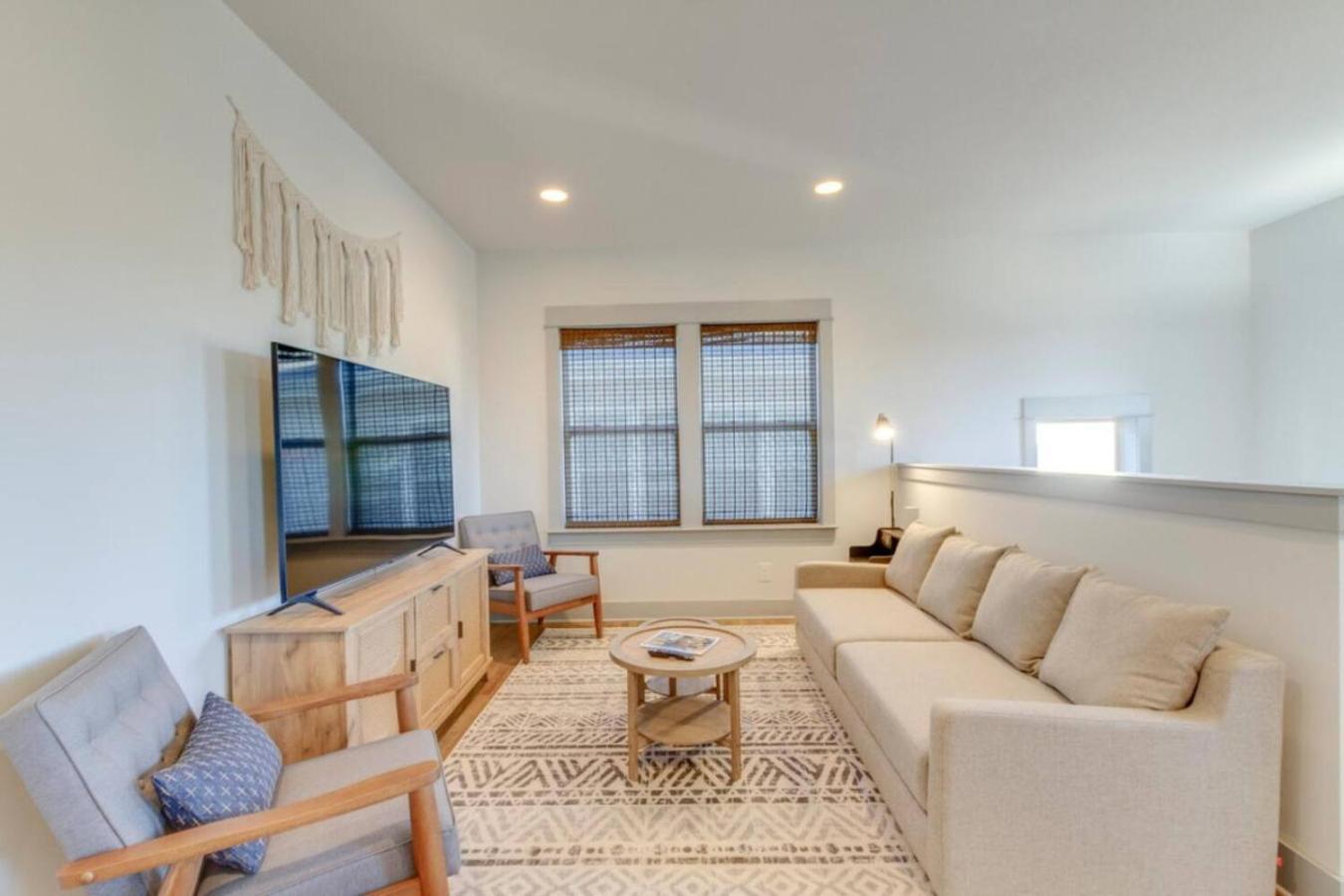 Cleveland Park Charmer- Full Kitchen- Private Yard Holiday home Nashville
