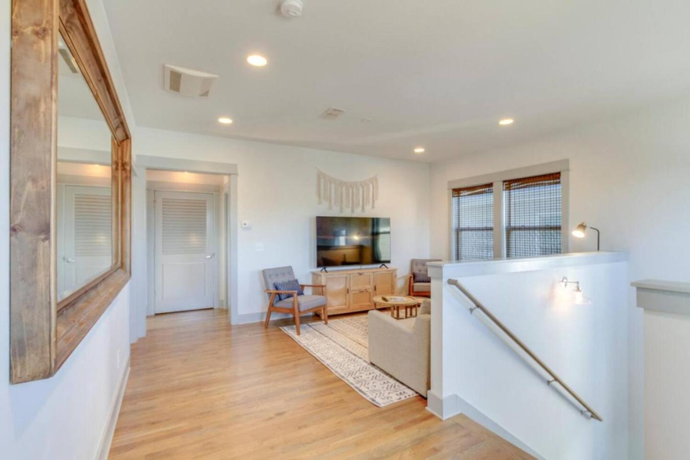 Cleveland Park Charmer- Full Kitchen- Private Yard