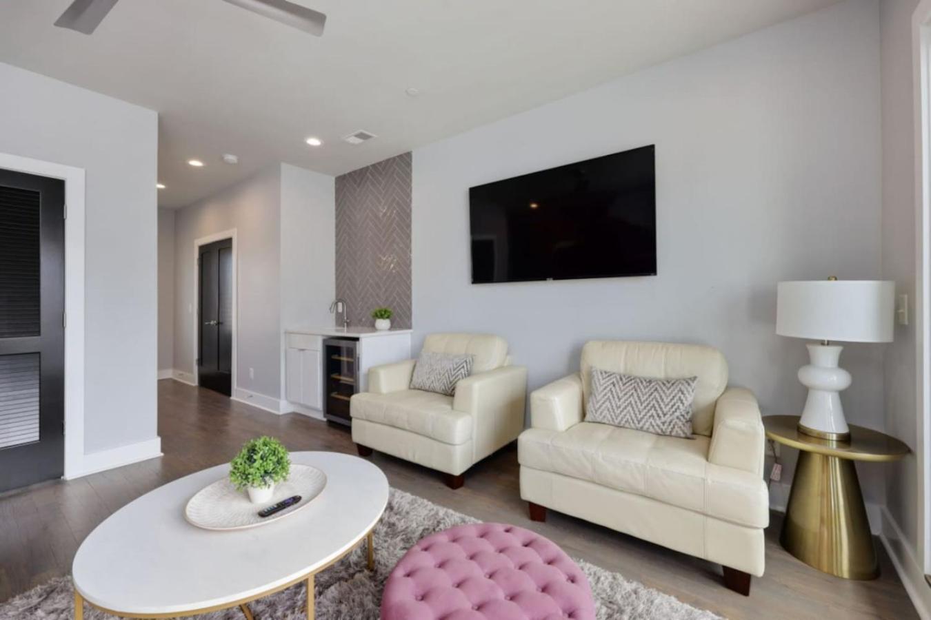 Violet Vogue - Rooftop Patio - Skee-ball Game Holiday home