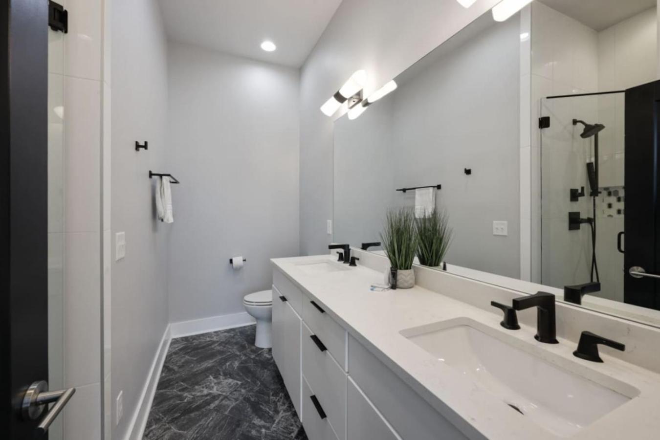 Violet Vogue - Rooftop Patio - Skee-ball Game Holiday home Nashville