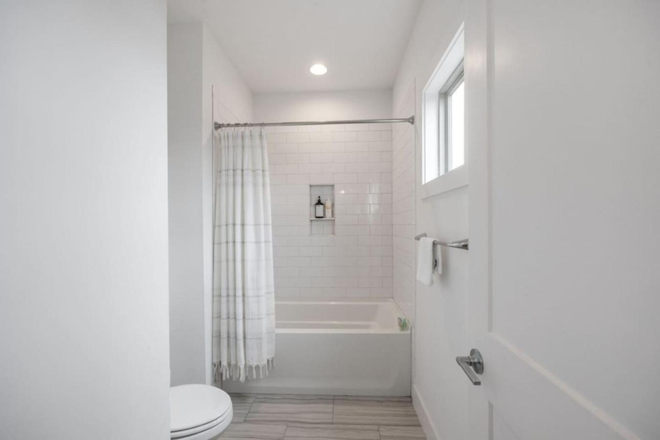 The Ivy 3 Bedroom 2.5 Bath In West End Holiday home Nashville