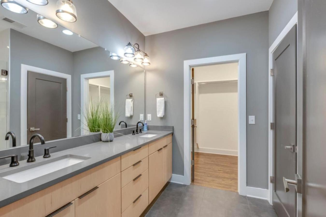 Spacious And Modern 2 Rooftops Stage Games And