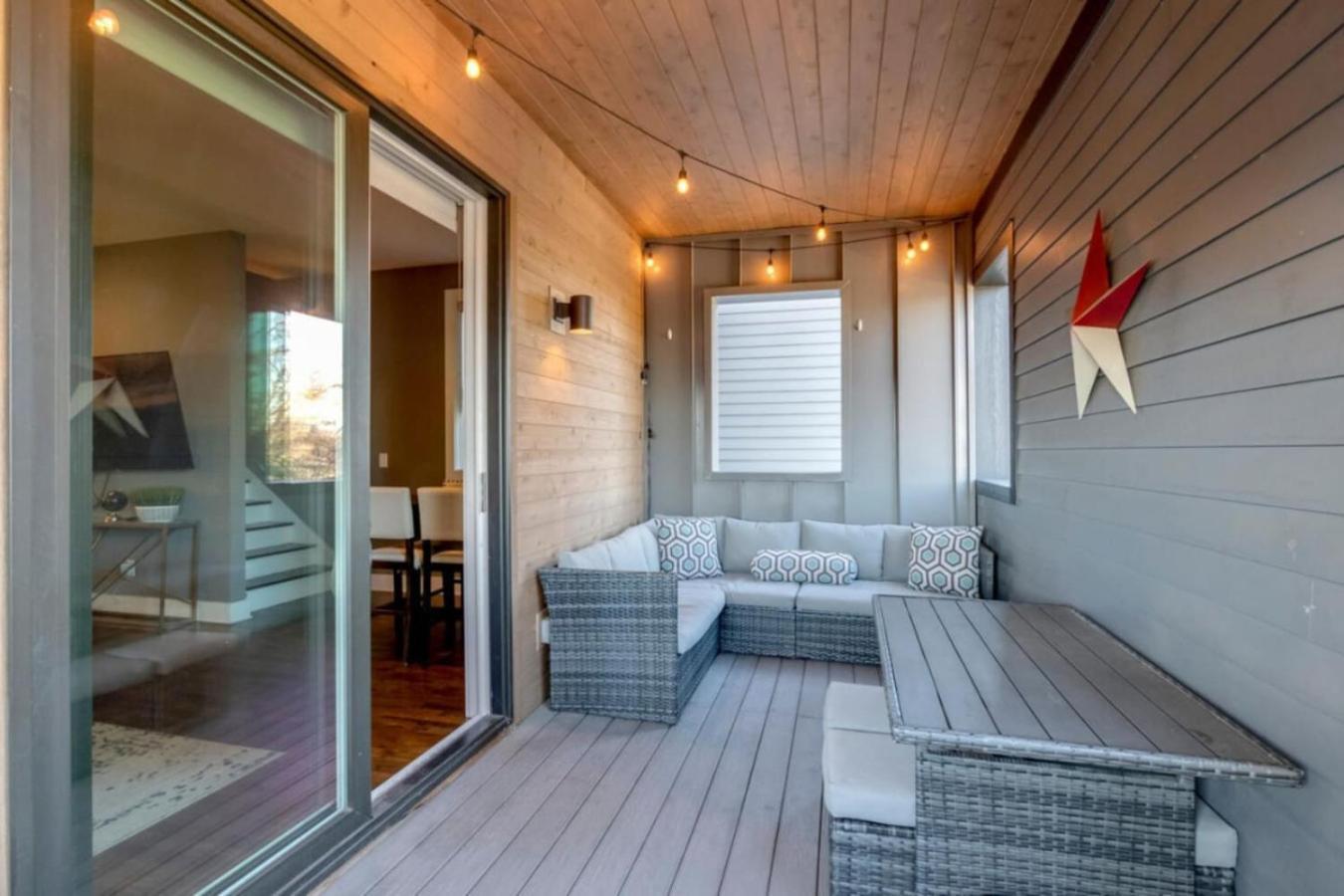 Spacious And Modern 2 Rooftops Stage Games And