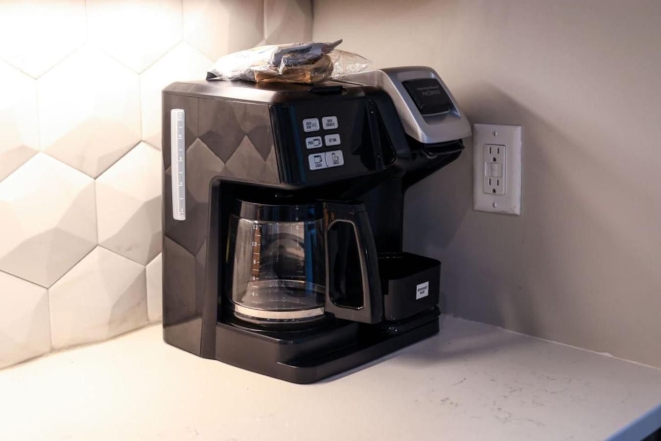 Rhythmic Retreat Rooftop Lounge 4 Bedroom 4.5 Bath Holiday home