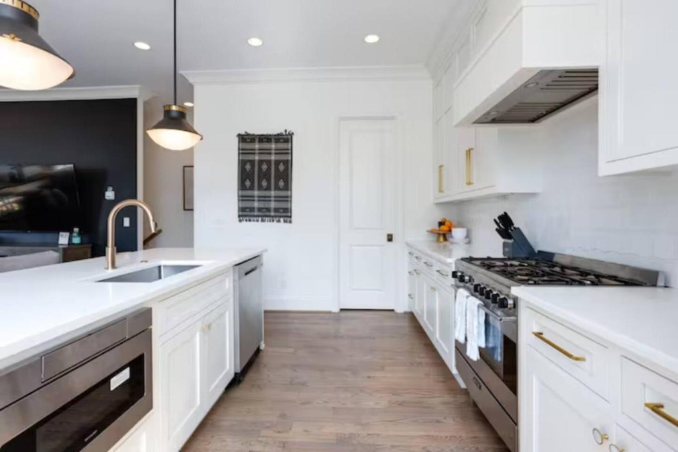 Holiday home Two Beautiful Homes - Walkable To Geodis