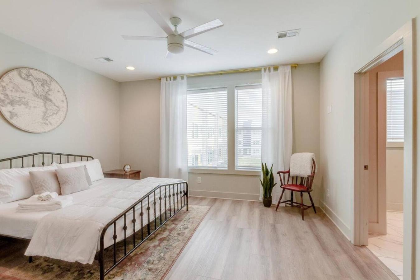 Harmony Of Dual Townhomes With 14 Beds * Nashville