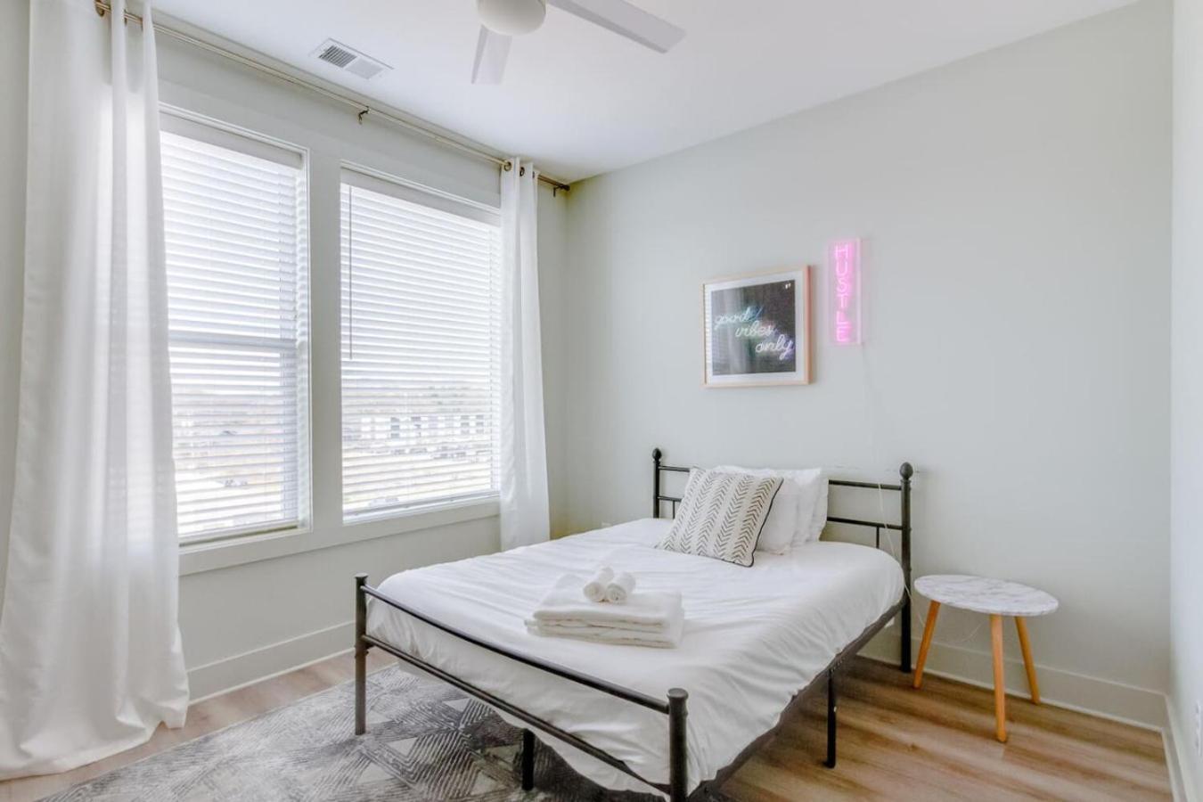 Harmony Of Dual Townhomes With 14 Beds * Nashville