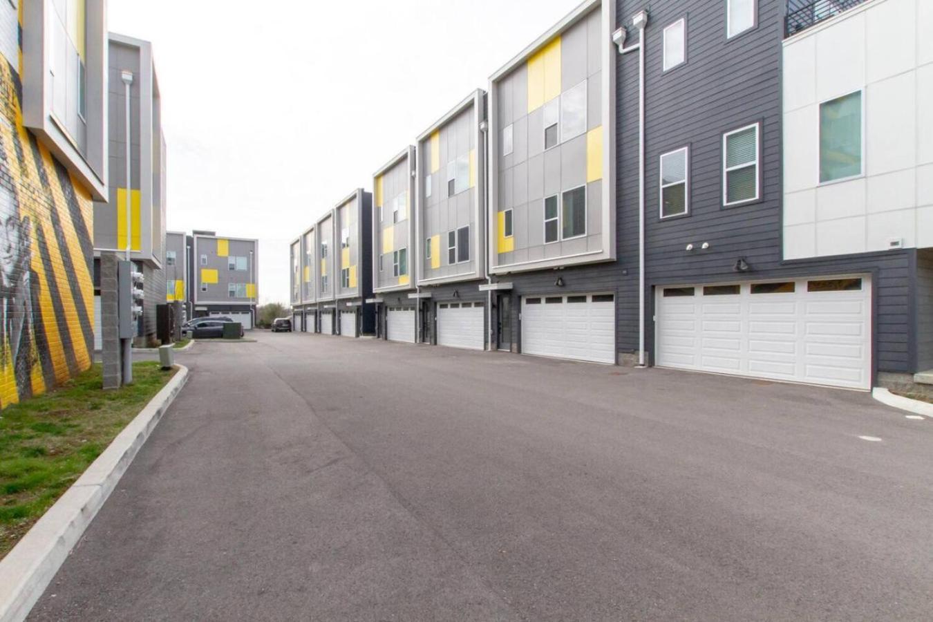 Holiday home Harmony Of Dual Townhomes With 14 Beds *