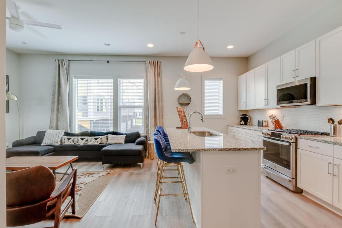 Harmony Of Dual Townhomes With 14 Beds Holiday home