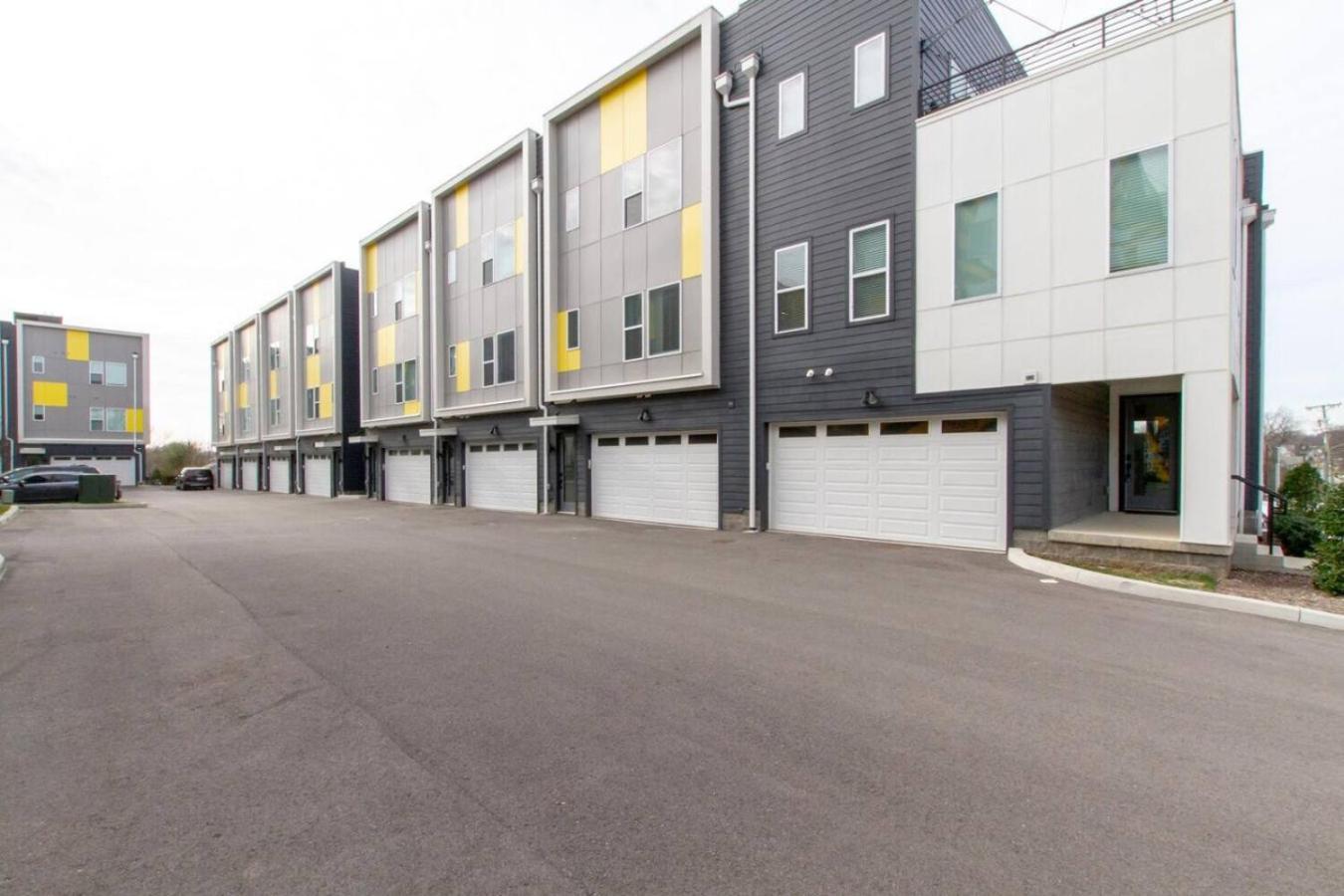 Harmony Of Dual Townhomes With 14 Beds Nashville