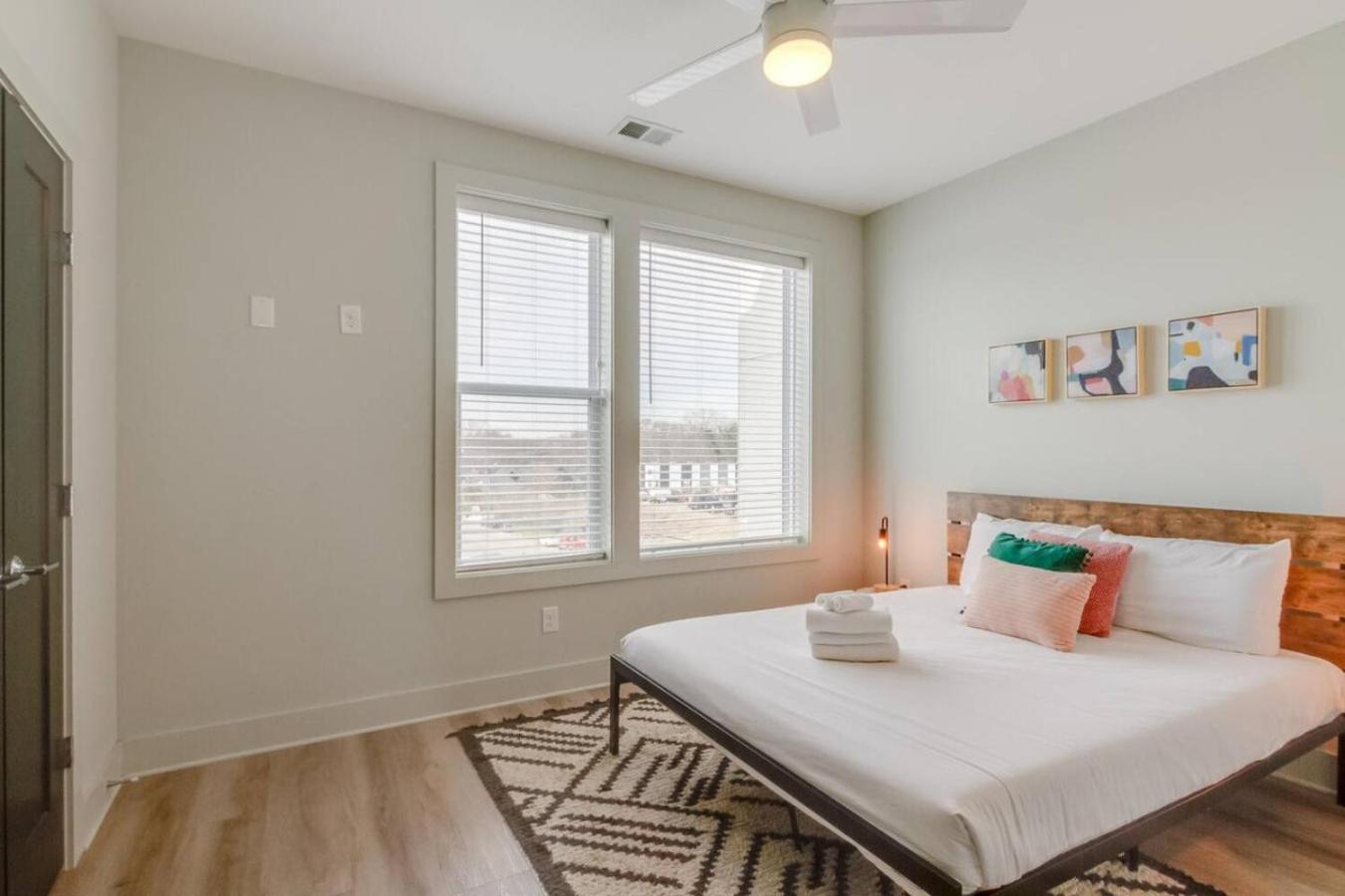 Harmony Of Dual Townhomes With 14 Beds Holiday home