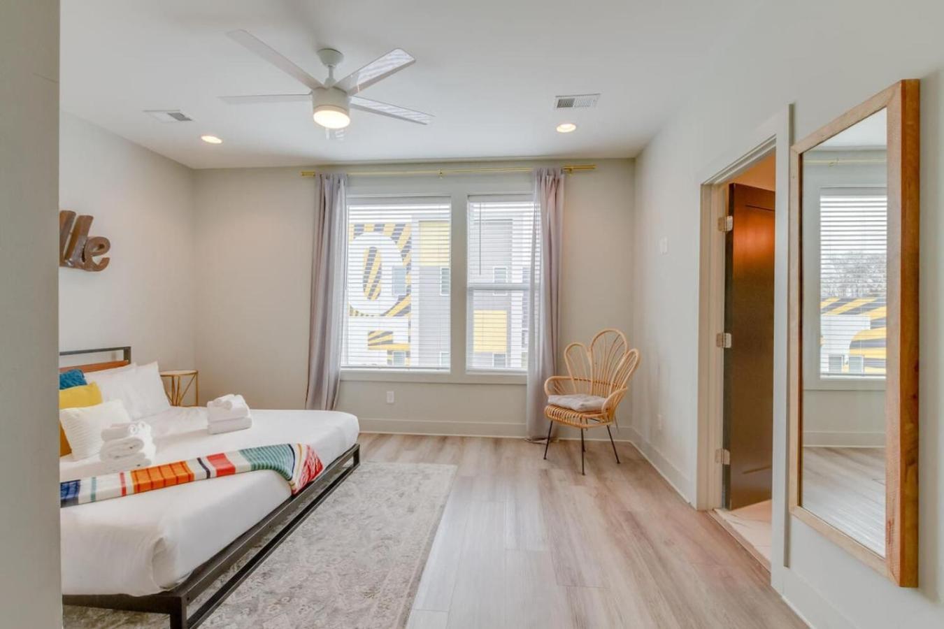 Holiday home Harmony Of Dual Townhomes With 14 Beds