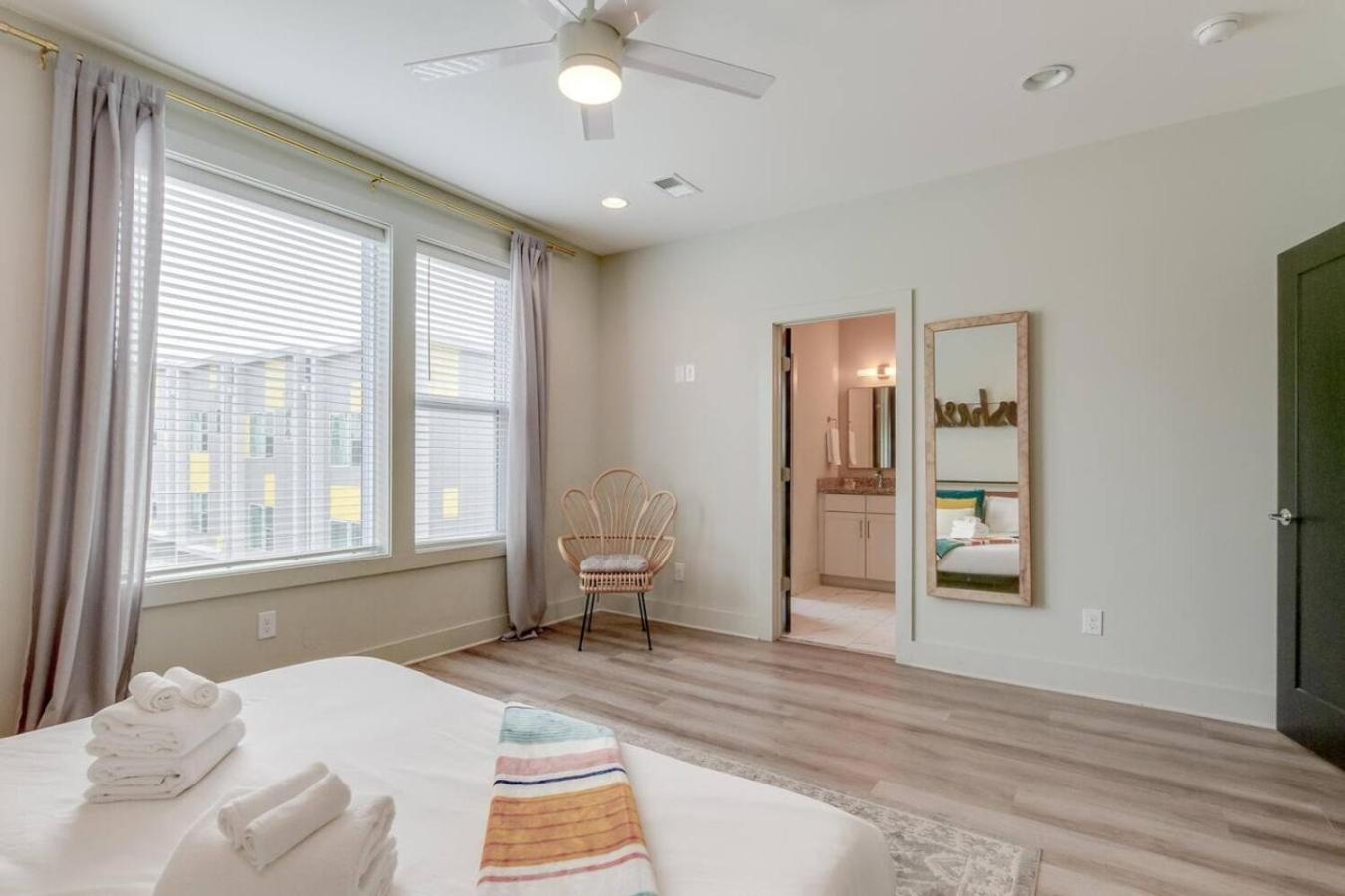 Holiday home Harmony Of Dual Townhomes With 14 Beds