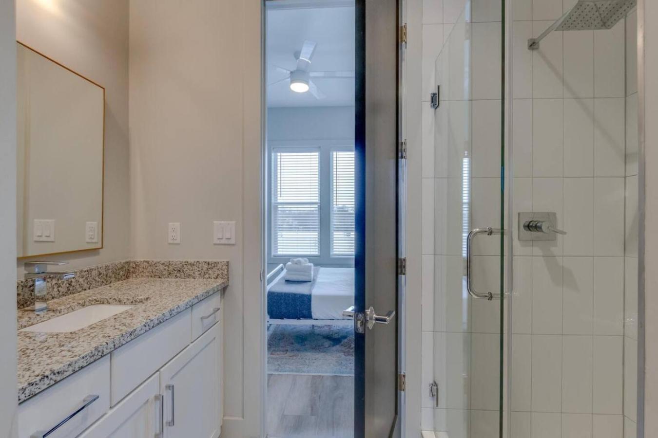 Holiday home Harmony Of Dual Townhomes With 14 Beds