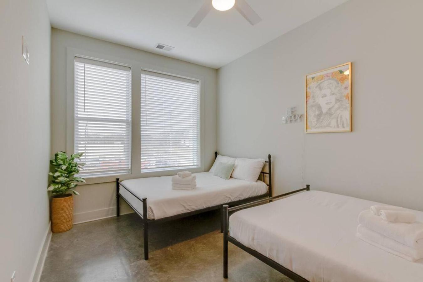 Harmony Of Dual Townhomes With 14 Beds Nashville