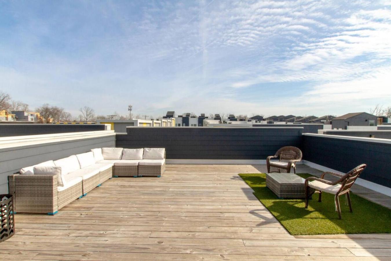 Harmony Of Dual Townhomes With 14 Beds