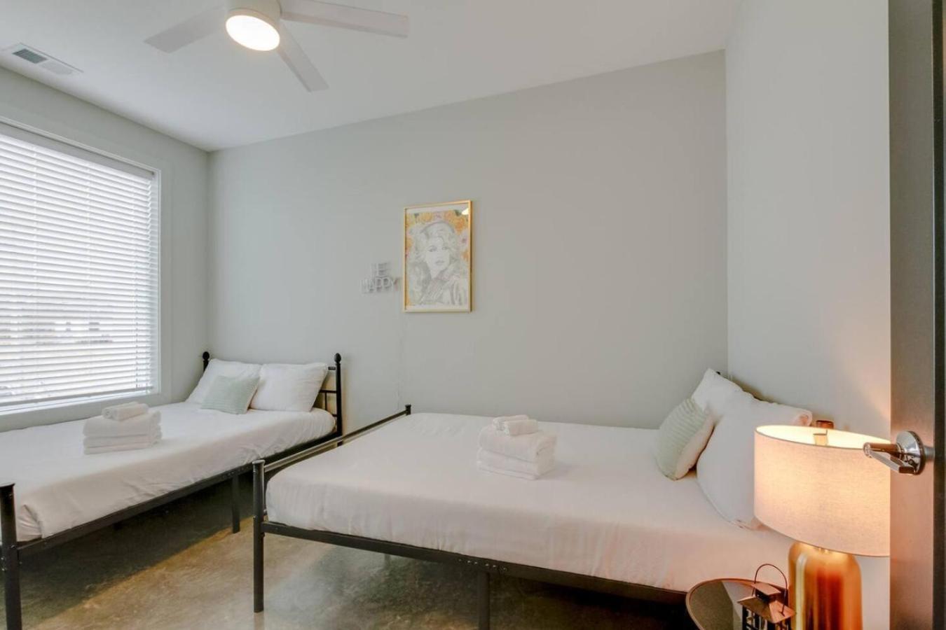 Holiday home Harmony Of Dual Townhomes With 14 Beds