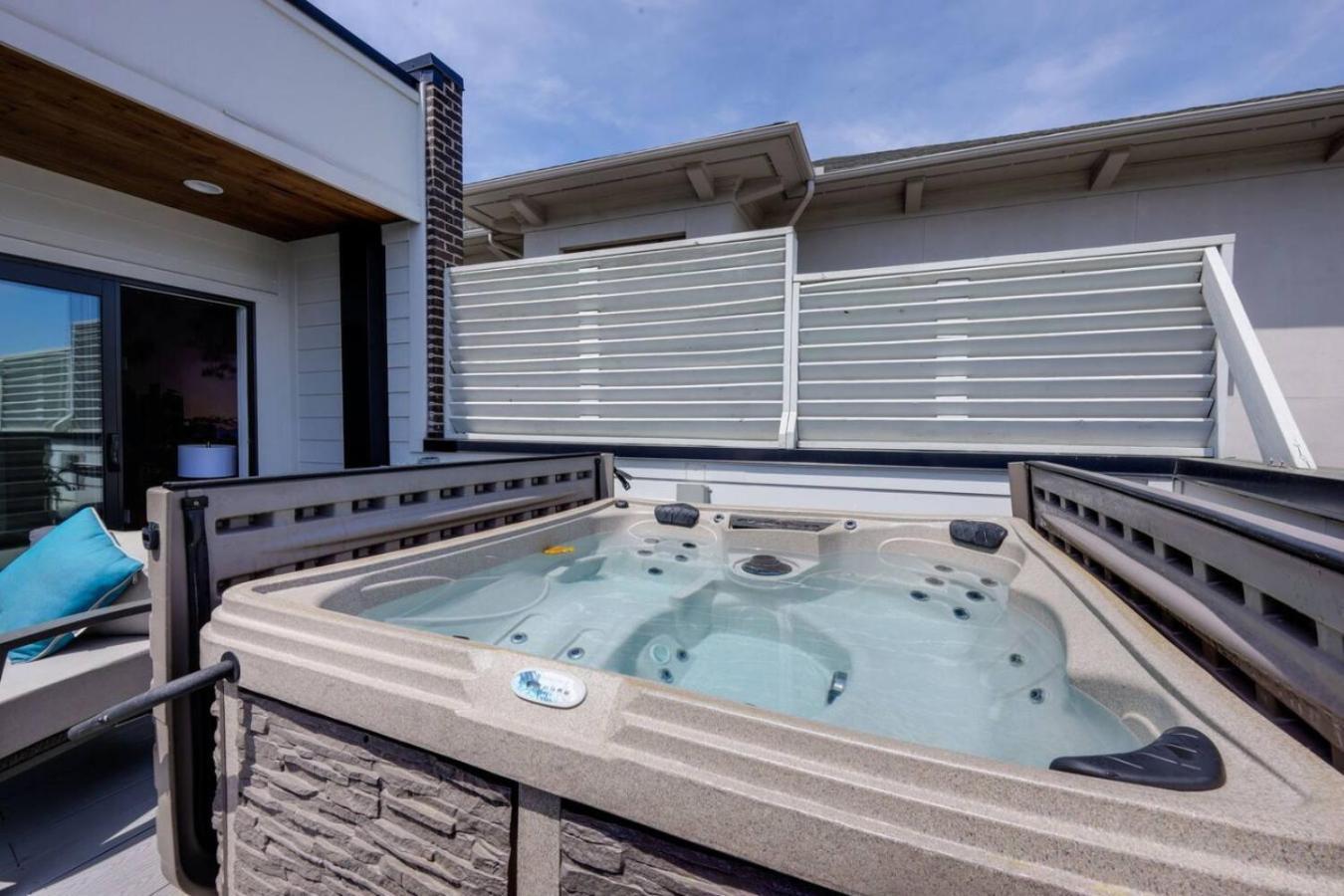 Two Townhomes- Rooftop Lounges- Hot Tub- Game * Nashville