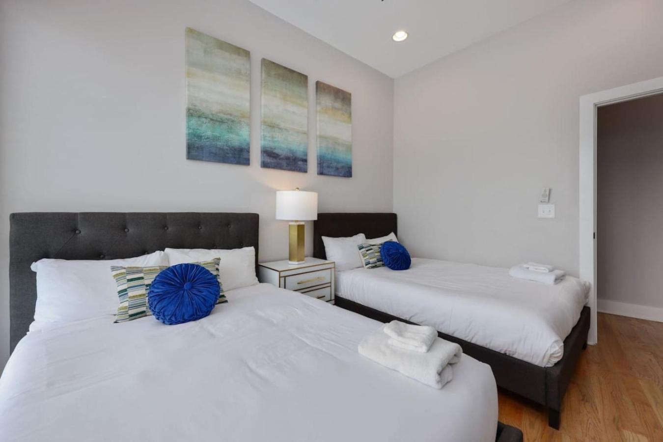 Two Townhomes- Rooftop Lounges- Hot Tub- Game *