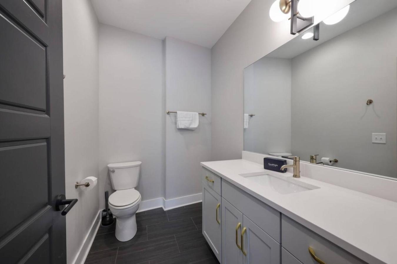 Two Townhomes- Rooftop Lounges- Hot Tub- Game * Nashville