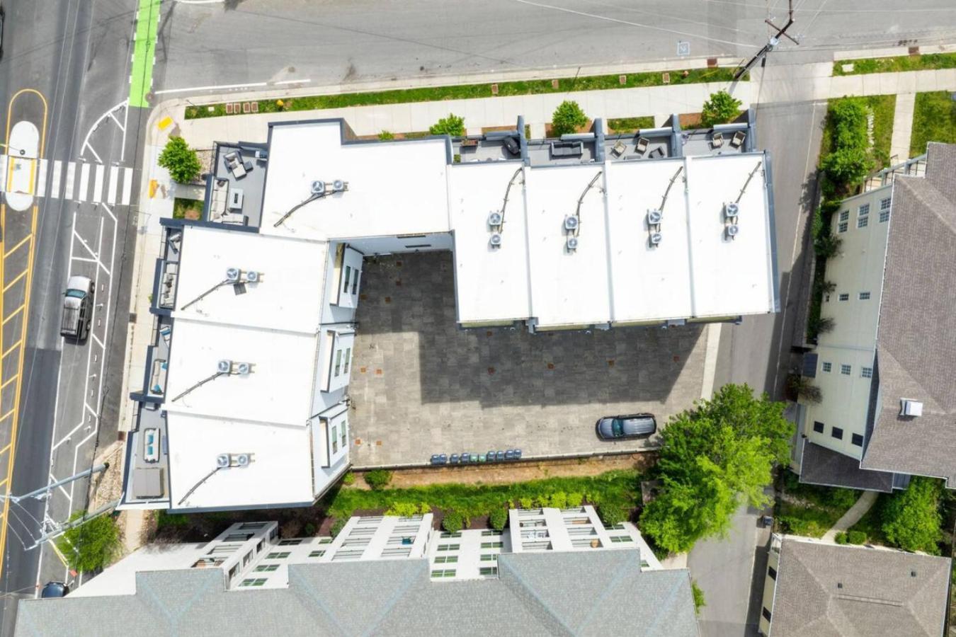 Two Townhomes- Rooftop Lounges- Hot Tub- Game