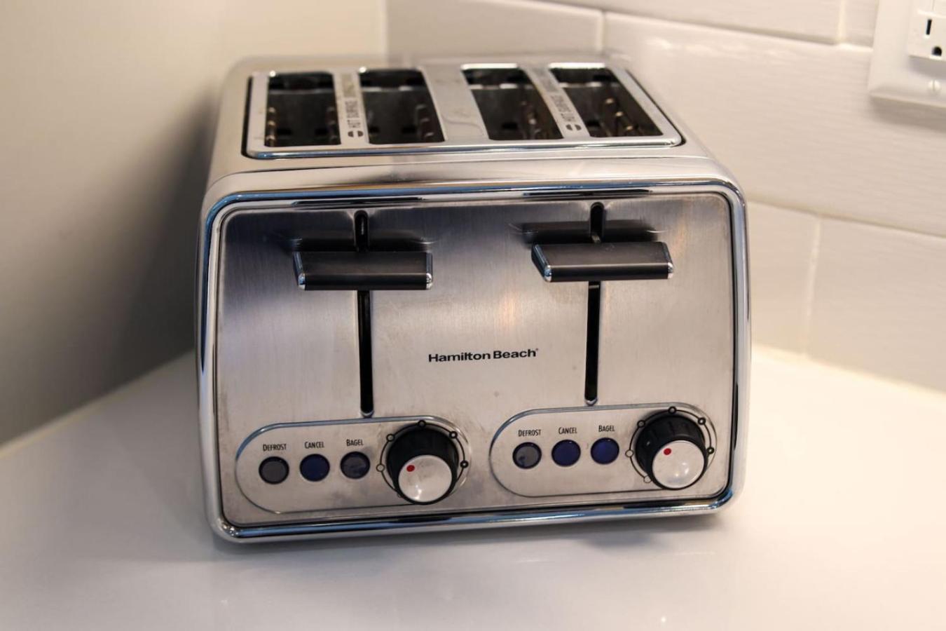 Two Townhomes- Rooftop Lounges- Hot Tub- Game Holiday home *