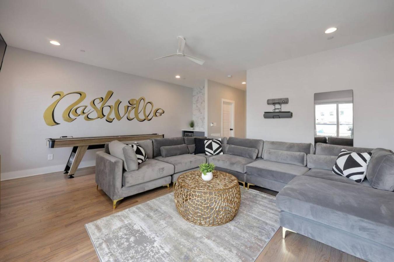 Holiday home Two Townhomes- Rooftop Lounges- Hot Tub- Game *