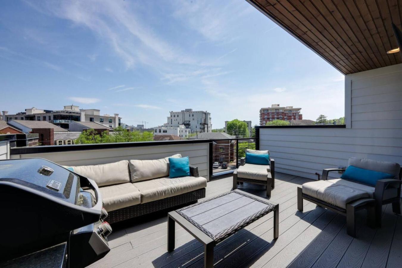 Two Townhomes- Rooftop Lounges- Hot Tub- Game Holiday home Nashville