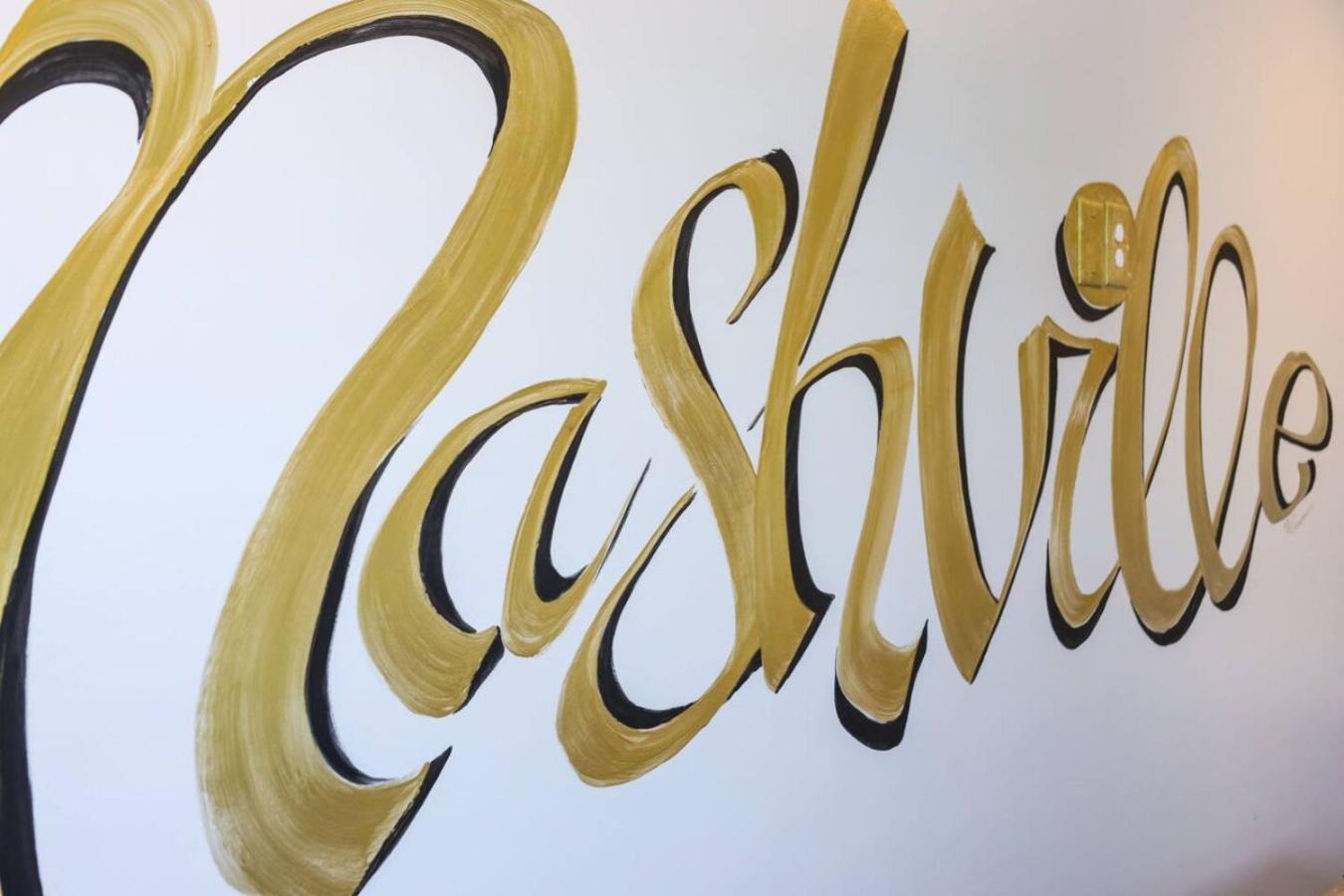 Two Townhomes- Rooftop Lounges- Hot Tub- Game Holiday home