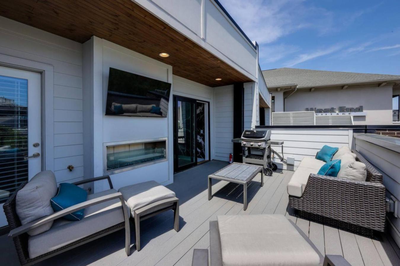 Holiday home Two Townhomes- Rooftop Lounges- Hot Tub- Game *