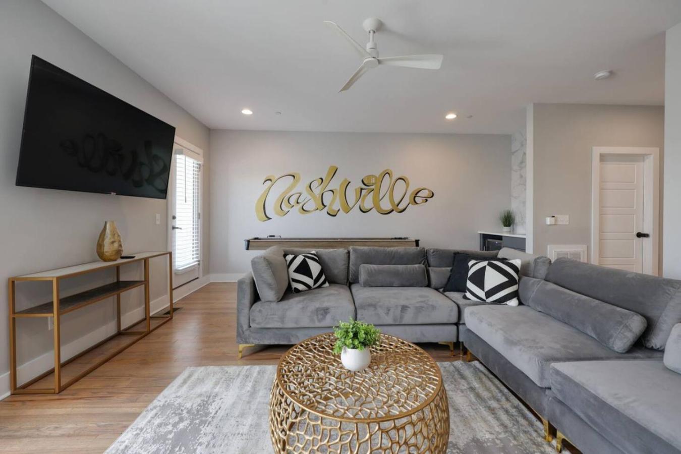 Two Townhomes- Rooftop Lounges- Hot Tub- Game Holiday home Nashville