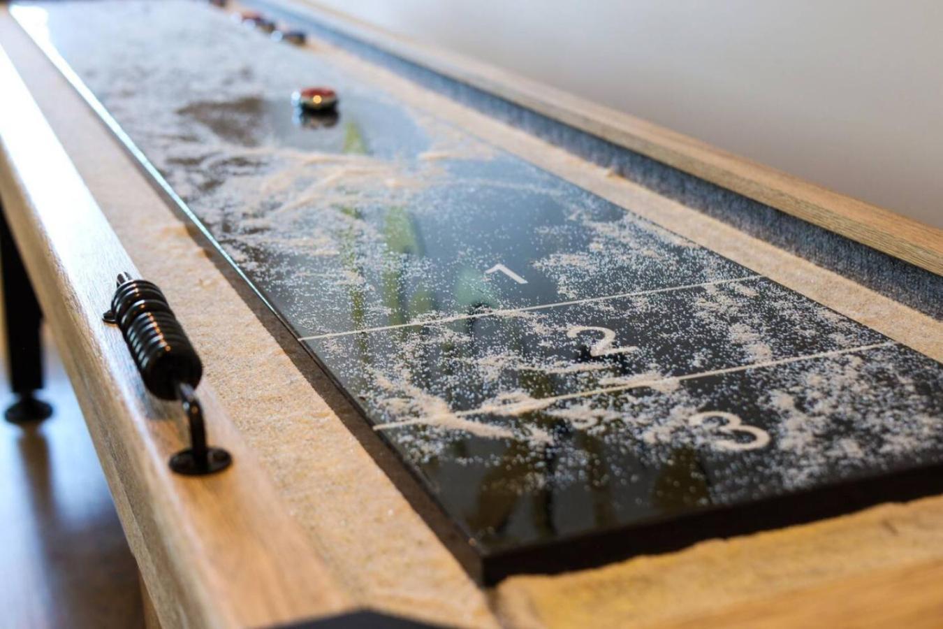 Two Townhomes- Rooftop Lounges- Hot Tub- Game Holiday home *