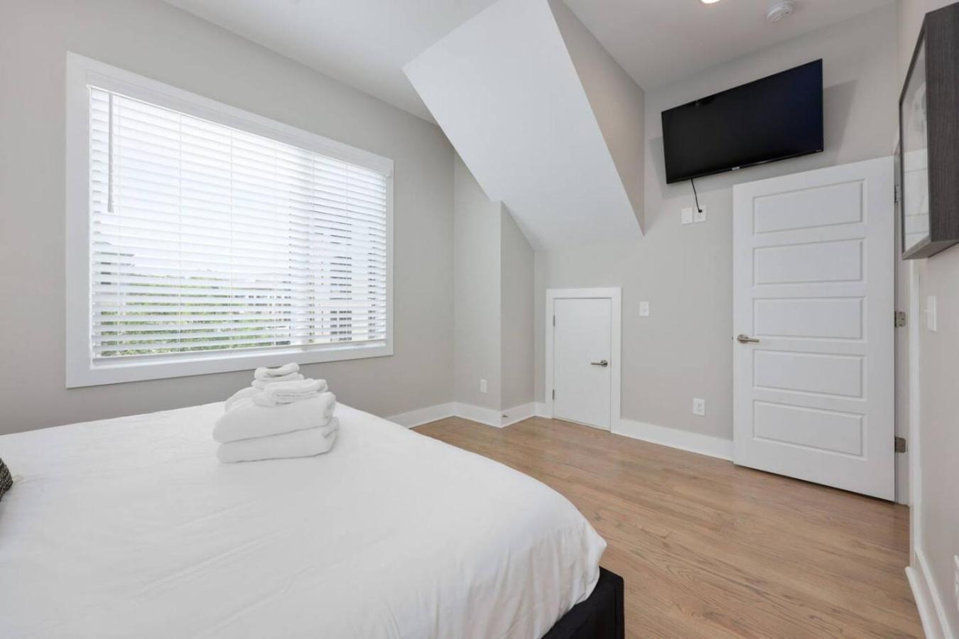 Two Townhomes- Rooftop Lounges- Hot Tub- Game Nashville