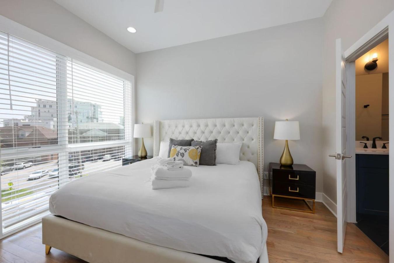 Holiday home Two Townhomes- Rooftop Lounges- Hot Tub- Game