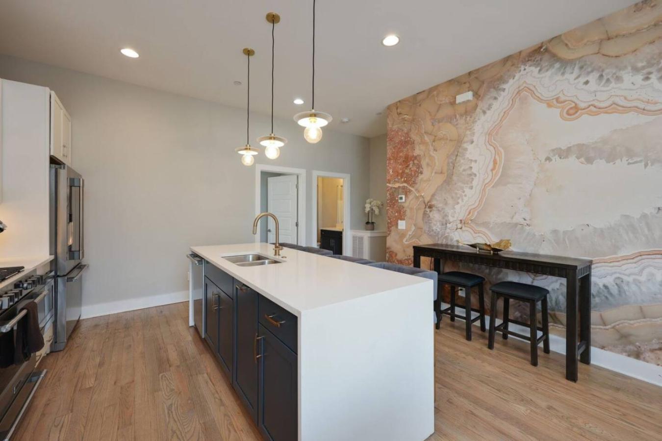 Two Townhomes- Rooftop Lounges- Hot Tub- Game