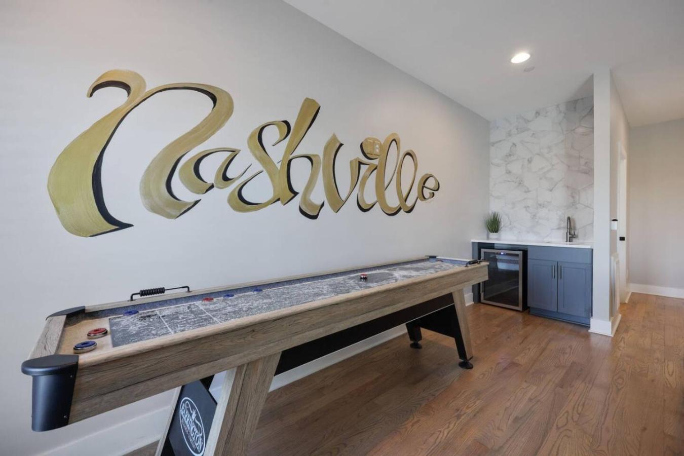 Two Townhomes- Rooftop Lounges- Hot Tub- Game Holiday home Nashville