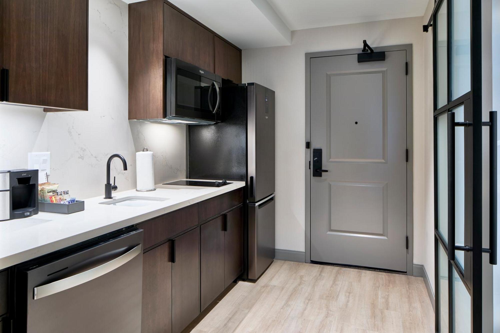 Hotel By Marriott Downtown/convention Center Nashville