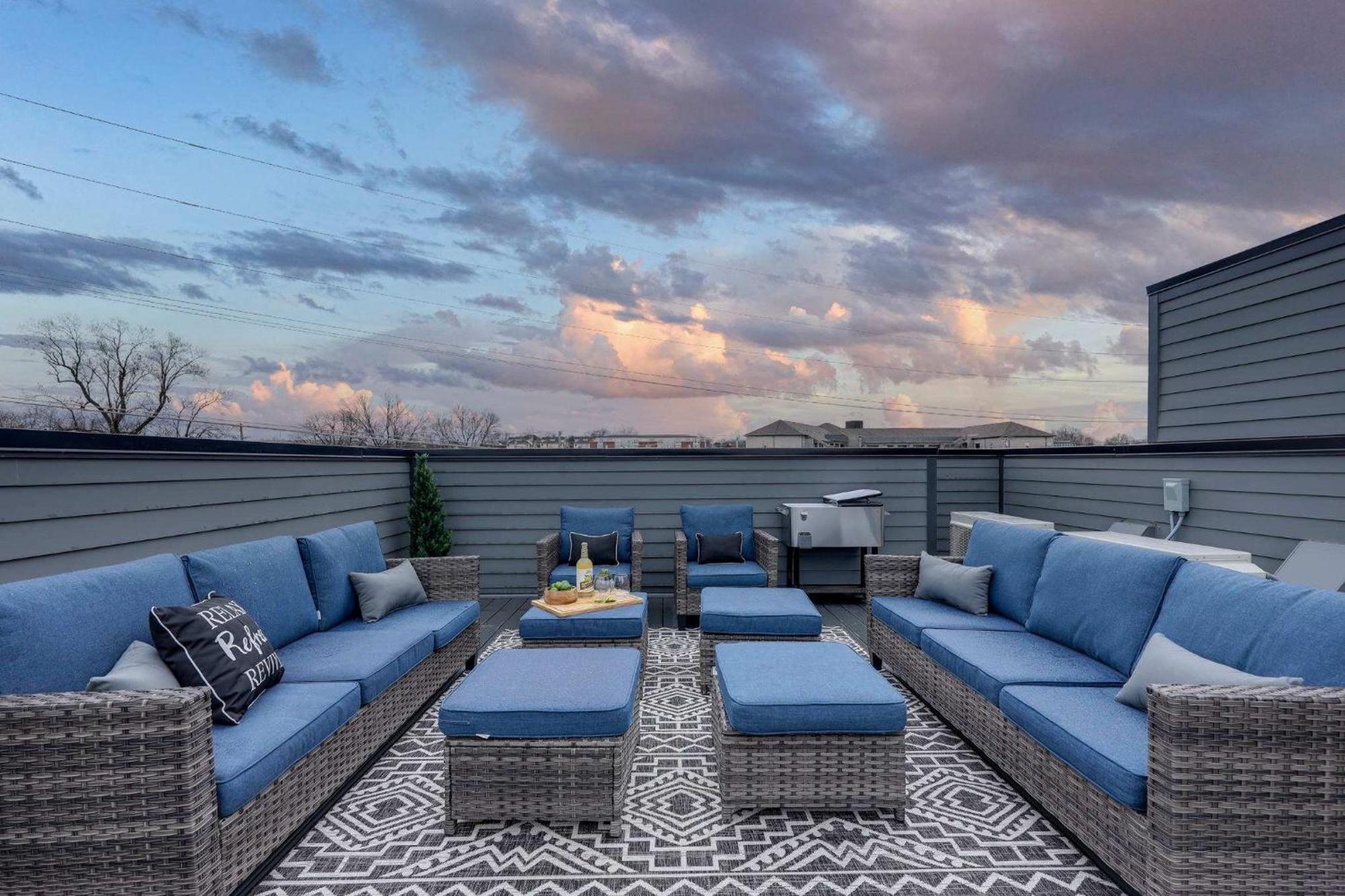 The Iris - Rooftop Patio 2 Miles To Broadway Holiday home