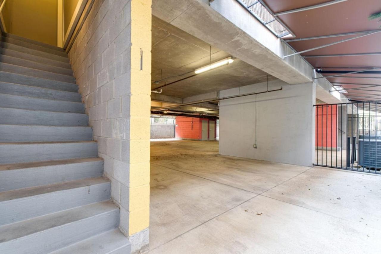 Pink Party Nashville-near Music Row Free Parking Apartment