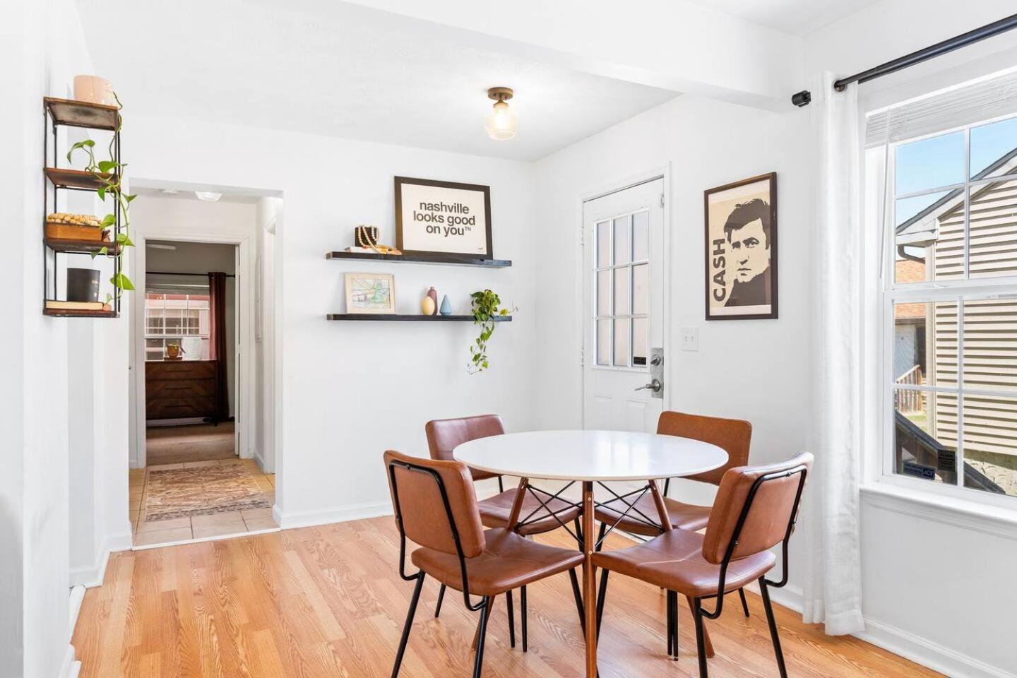 Perfect Sleep 20 Downtown 10 Queen Beds Holiday home