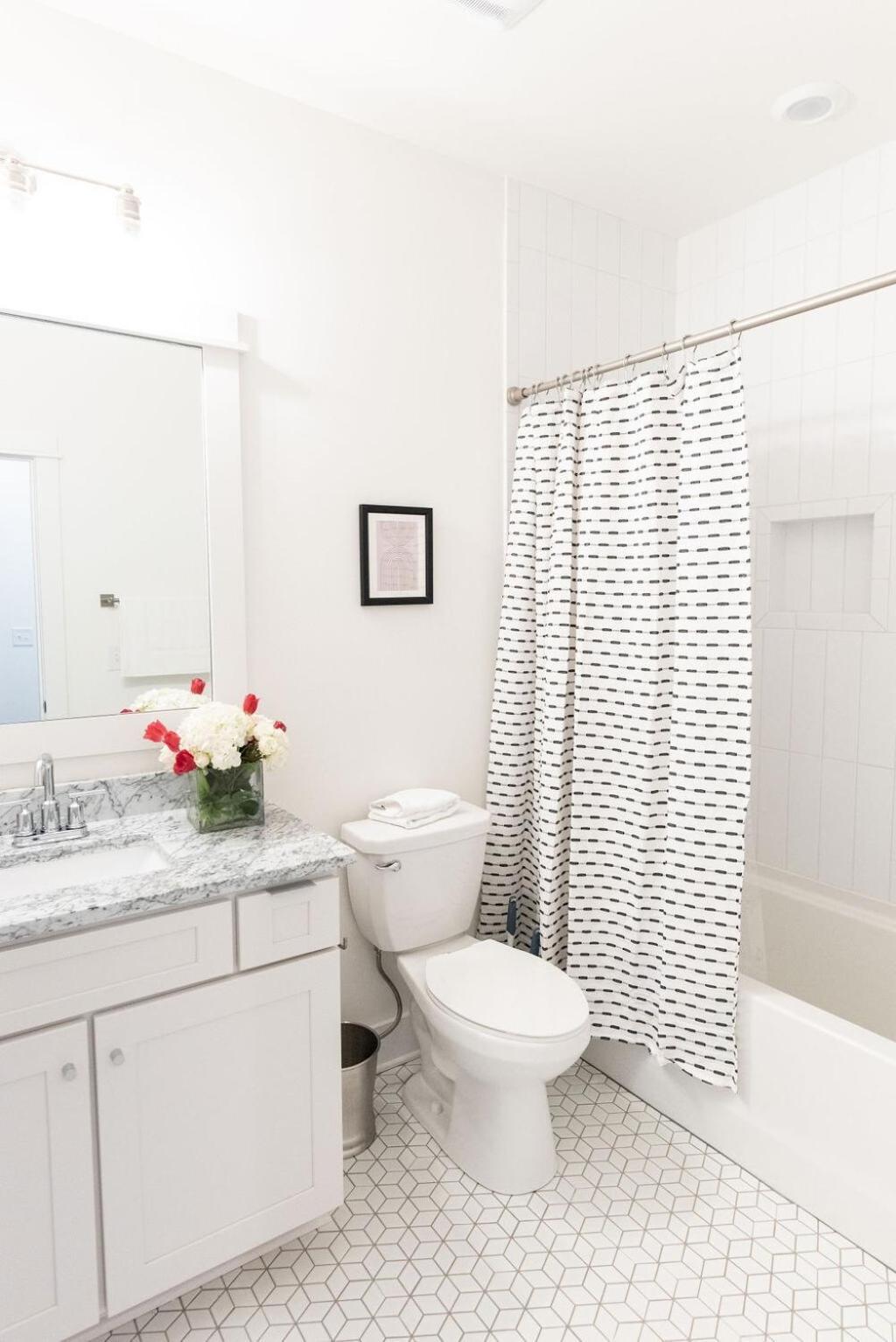 Holiday home Luxury Hillsboro Village Rooftop Retreat Sleep 12 W Chef S Kitchen Smart Tvs & Garage Walk To Vanderbilt Pancake Pantry & Boutique Shopping Minutes To Broadway 12 South & The Parthenon 24 7 Hospitality