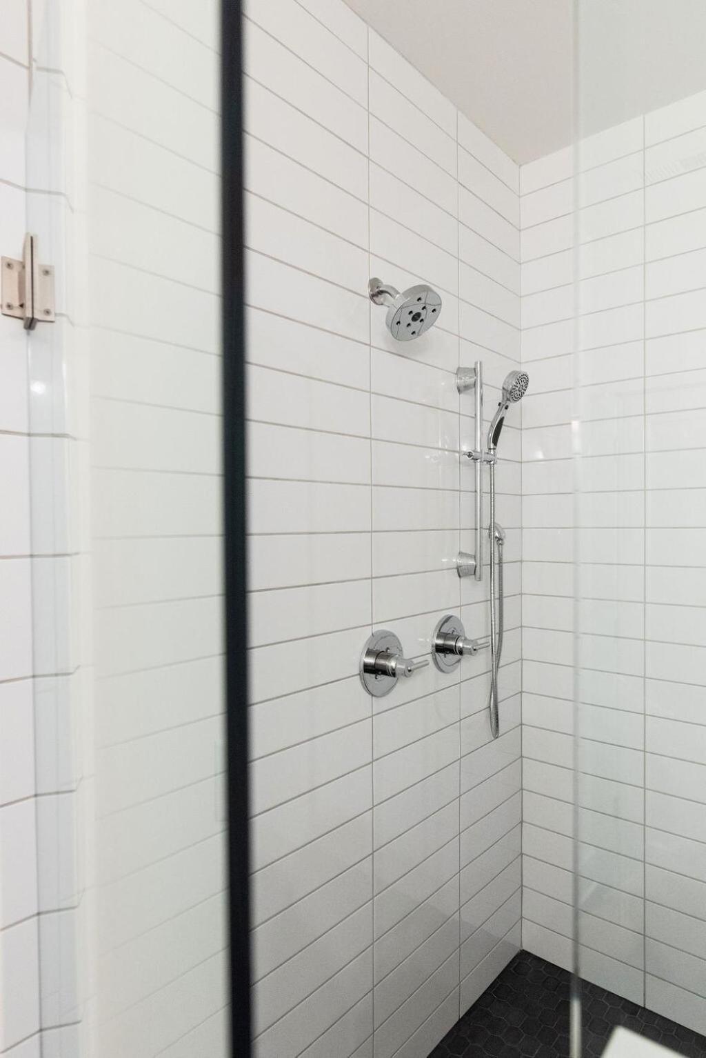 Holiday home Luxury Hillsboro Village Rooftop Retreat Sleep 12 W Chef S Kitchen Smart Tvs & Garage Walk To Vanderbilt Pancake Pantry & Boutique Shopping Minutes To Broadway 12 South & The Parthenon 24 7 Hospitality *