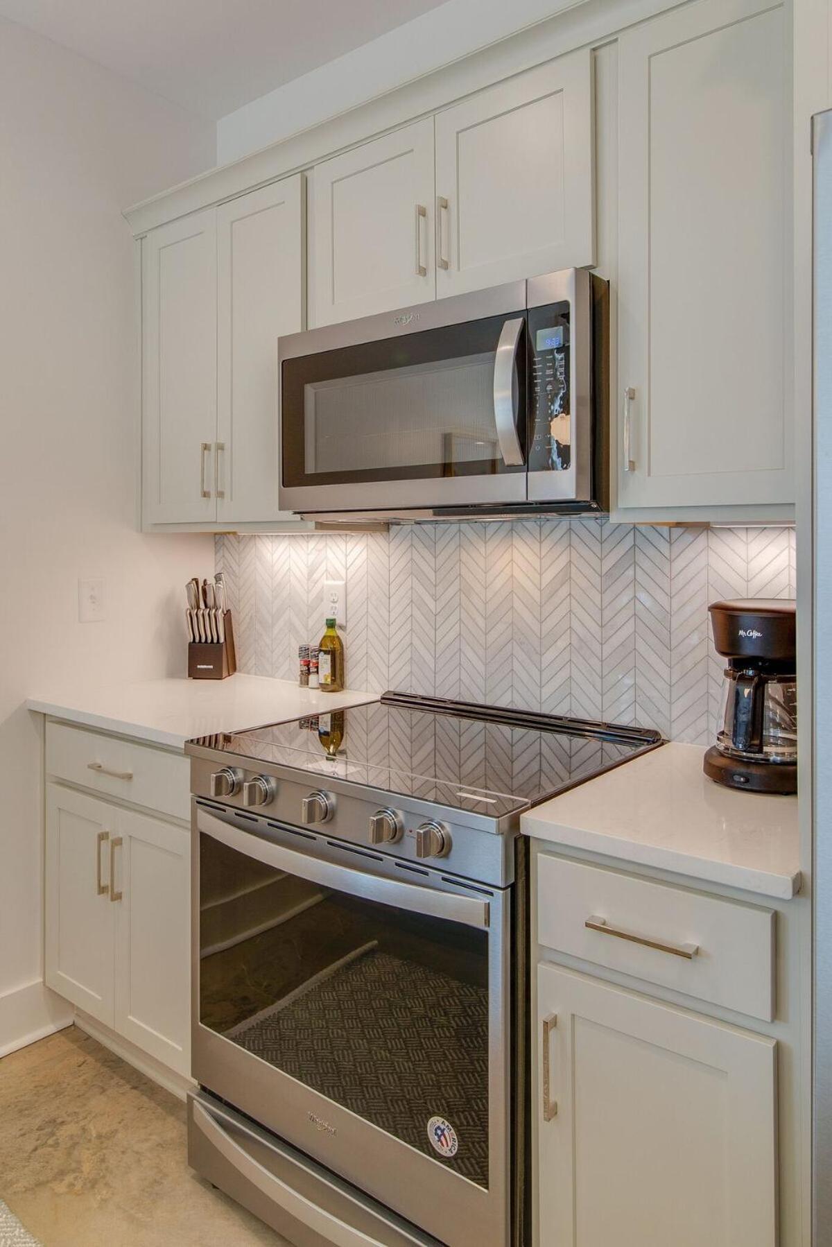 Holiday home The Hart - Walk To It From Spacious Gem Nashville