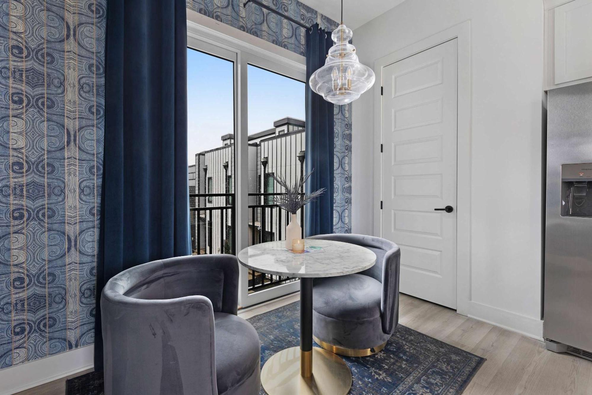 Holiday home The Iris - Rooftop Patio 2 Miles To Broadway