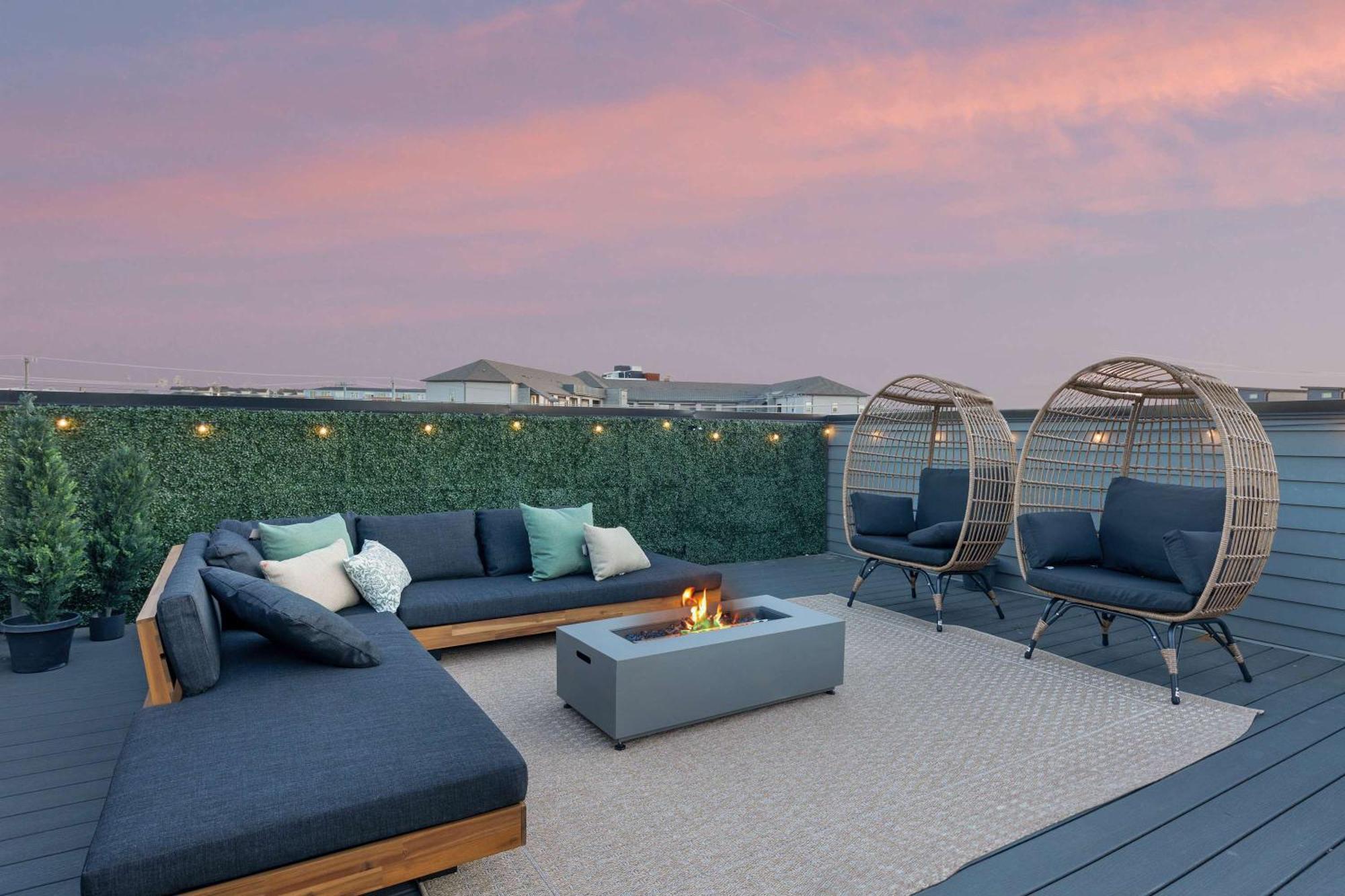 The Aster - Rooftop Patio 2 Miles To Broadway *